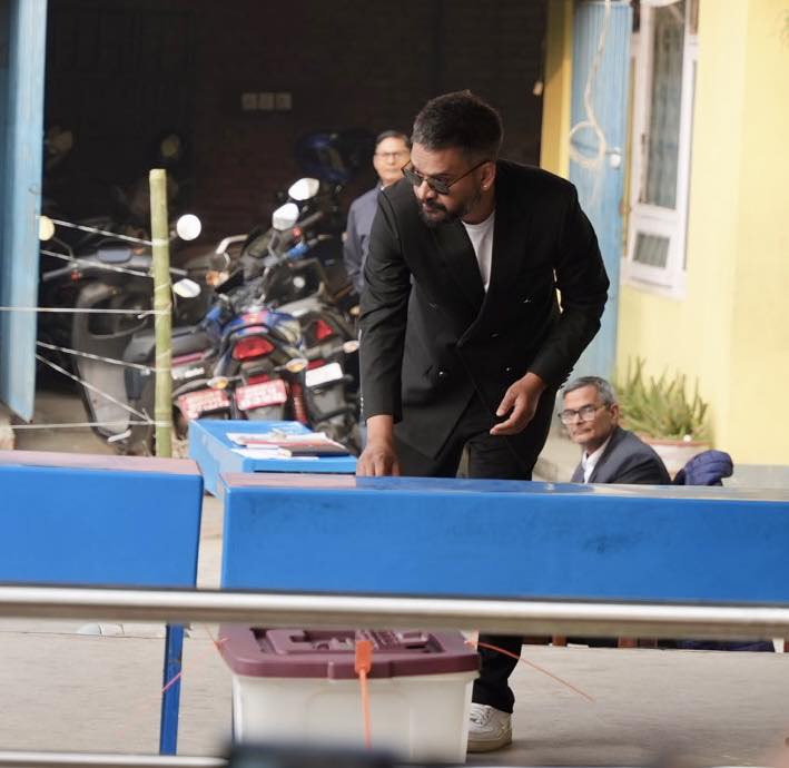 बालेन चढेको हेलिकप्टर झापामा ल्याण्ड हुन सकेन